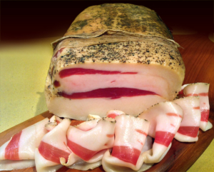 Guanciale di suino doppio scotennato e affumicato